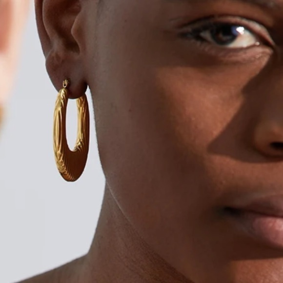 ⭐️ 𝅺NEW Gold Textured Long Oval Hoop Earrings - Picture 10 of 12